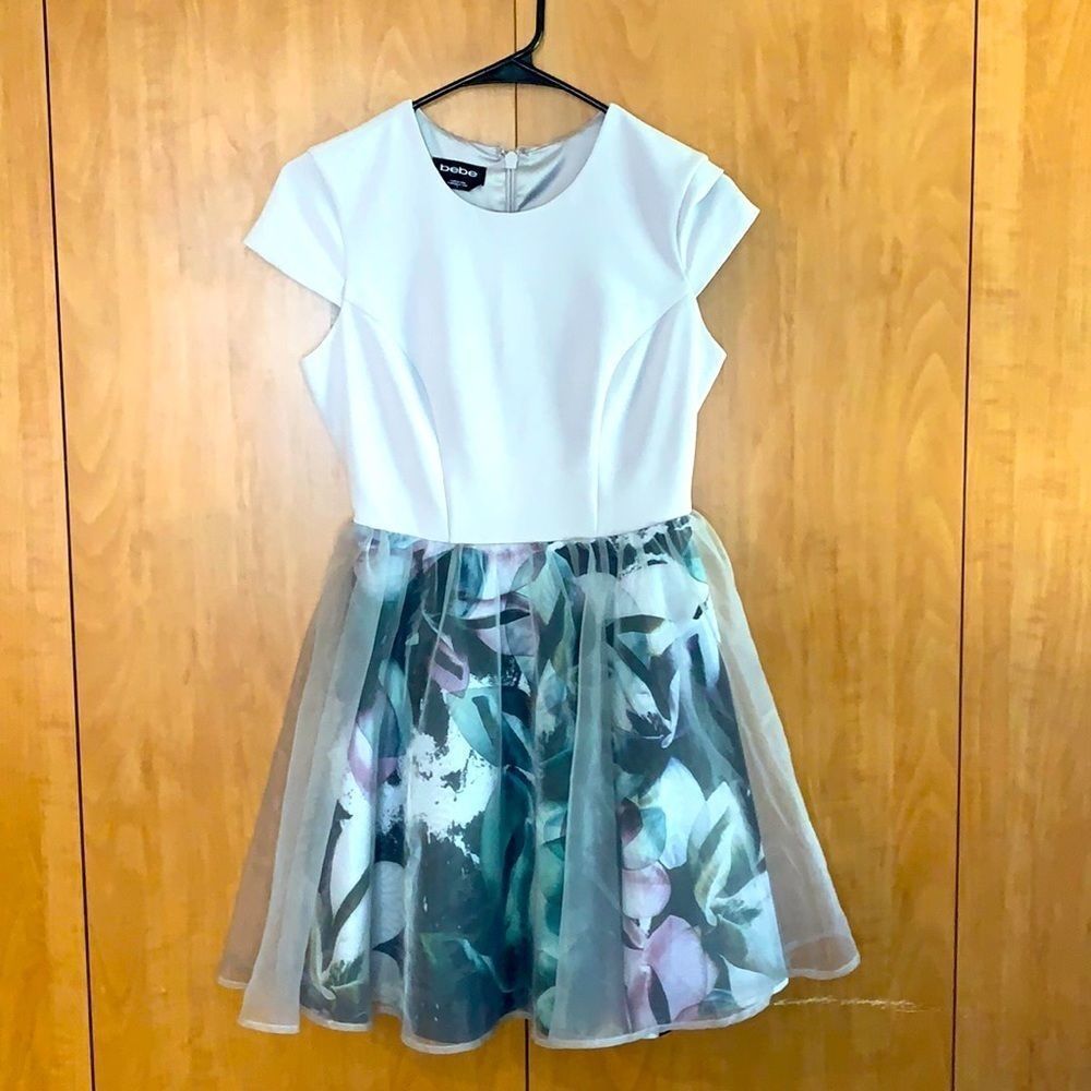 Bebe Dress fitted short sleeve tan/grey top with flared layered skirt Size 0